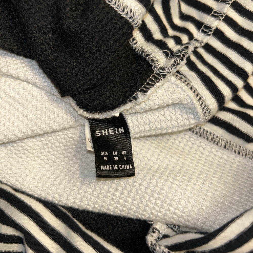 SHEIN Black and Gray Color Block Long Sleeve Top - Picture 4 of 4